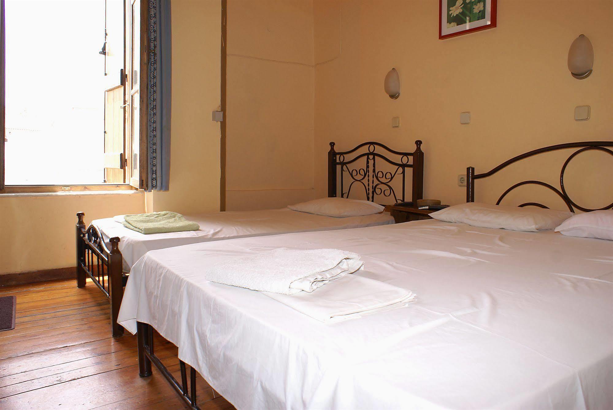 Kydonia Rooms Chrissi Akti Chania Exterior foto