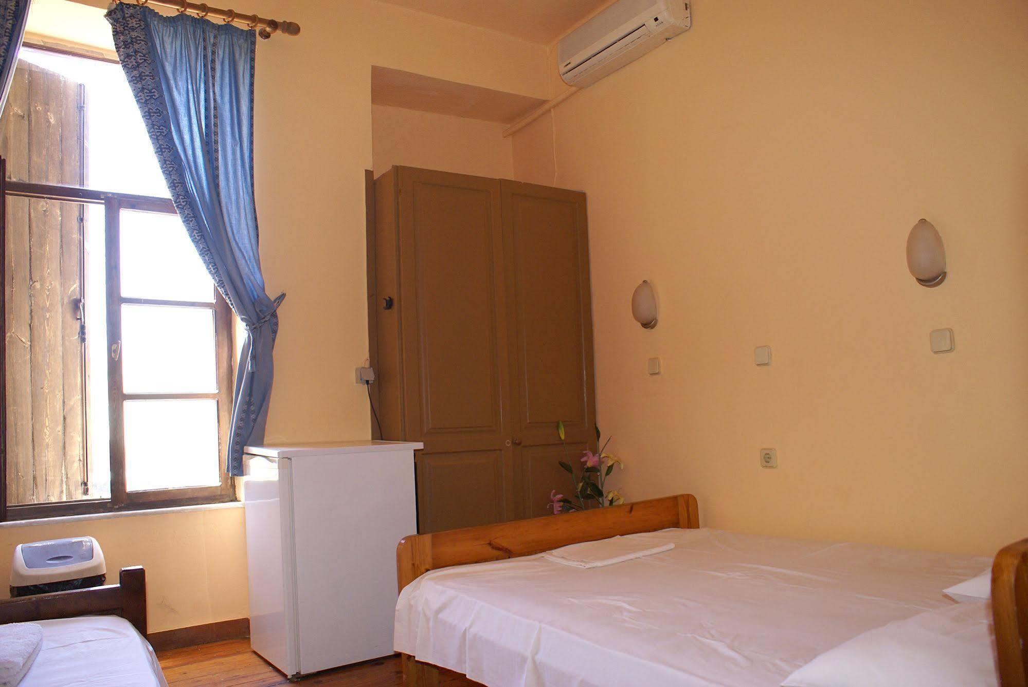 Kydonia Rooms Chrissi Akti Chania Exterior foto