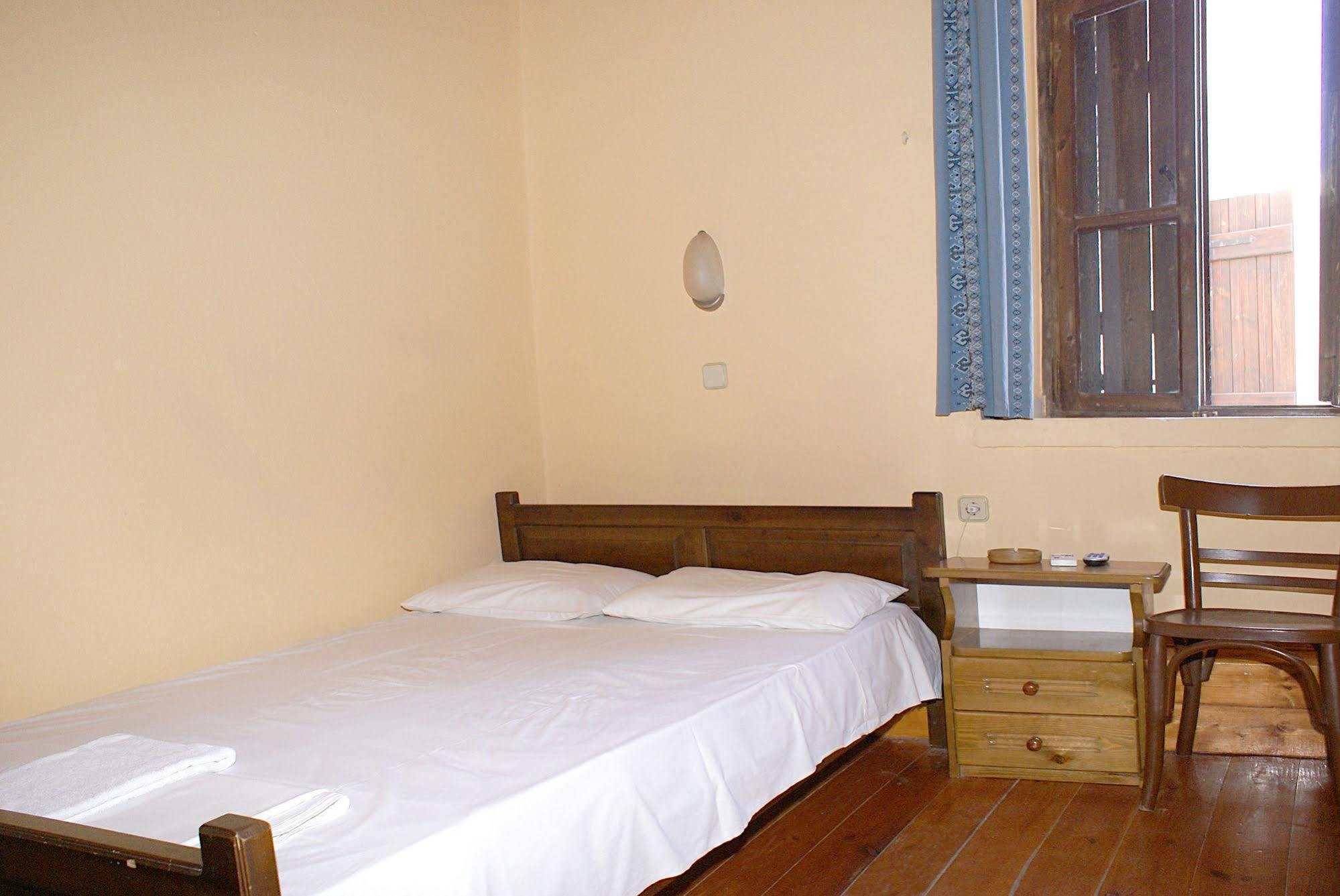 Kydonia Rooms Chrissi Akti Chania Exterior foto