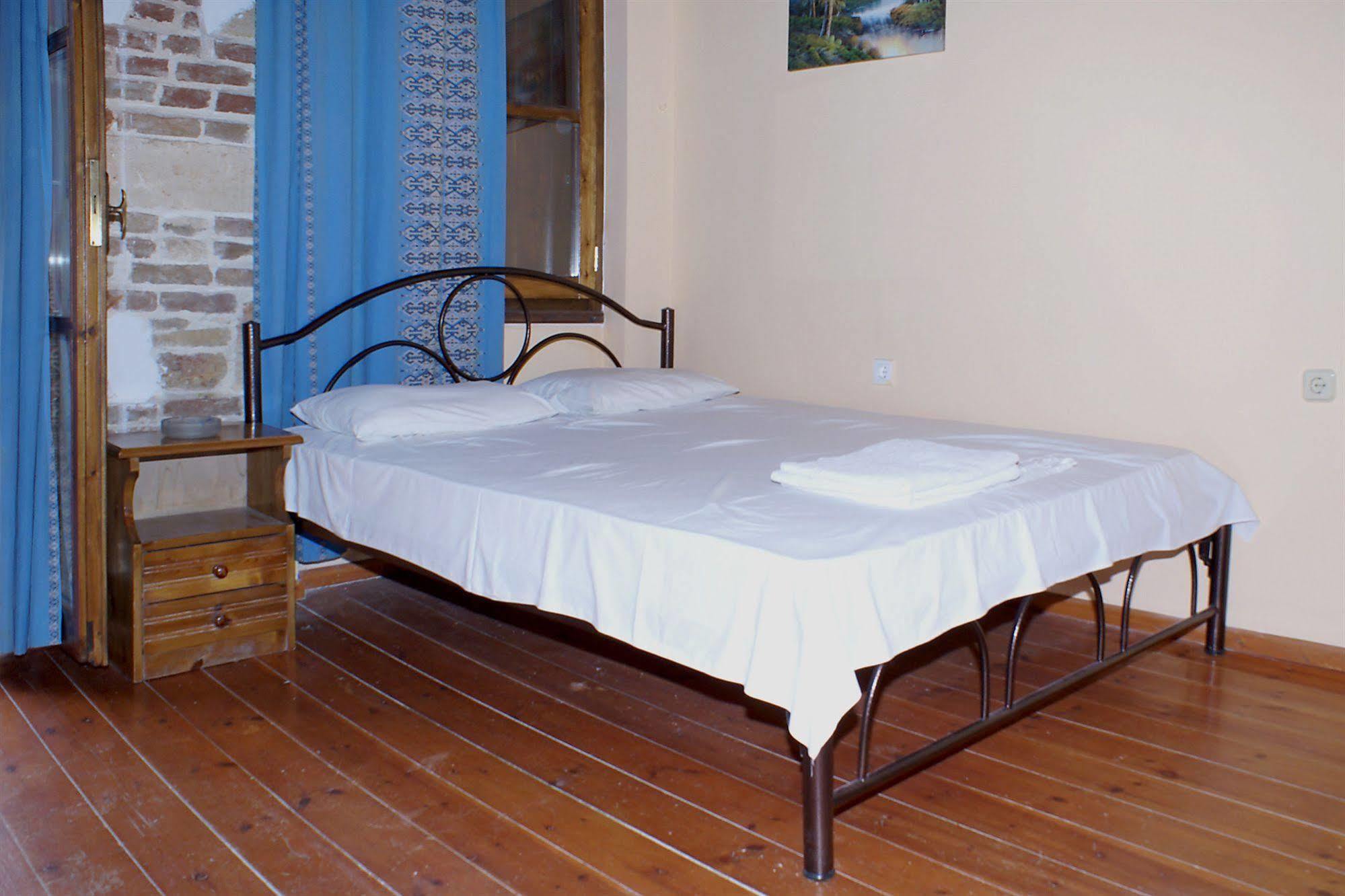 Kydonia Rooms Chrissi Akti Chania Exterior foto